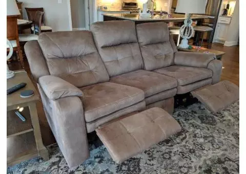 Southern Motion Double Reclining Sofa